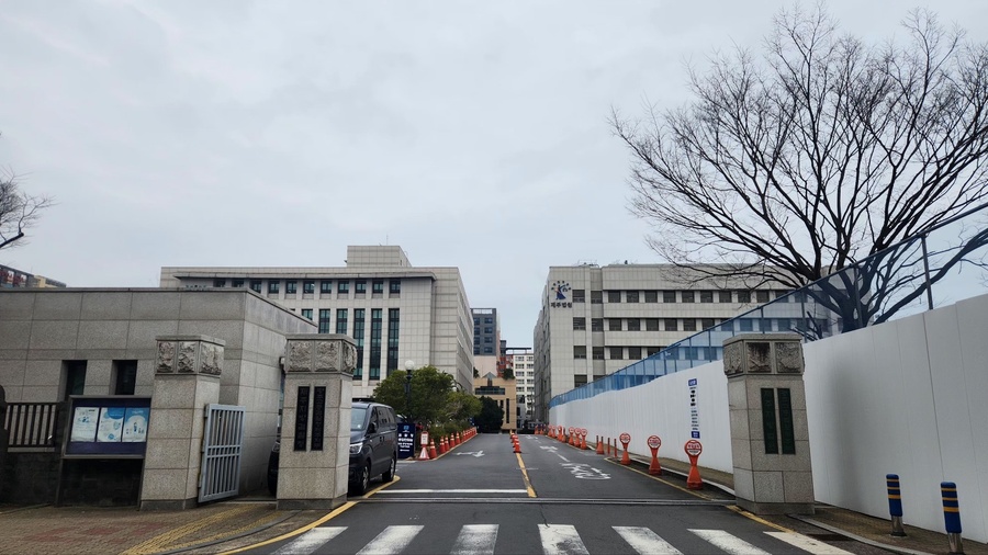 ▲ 제주지방법원(오른쪽) 및 제주지방검찰청(왼쪽) 전경 ⓒ노재균 기자