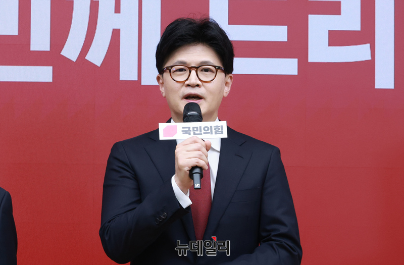 ▲ 대통령후보자 국민의힘 3차 경선 진출자로 확정된 한동훈 후보가 29일 오후 서울 여의도 국민의힘 중앙당사에서 소감을 발표하고 있다. 2025.04.29. ⓒ이종현 기자