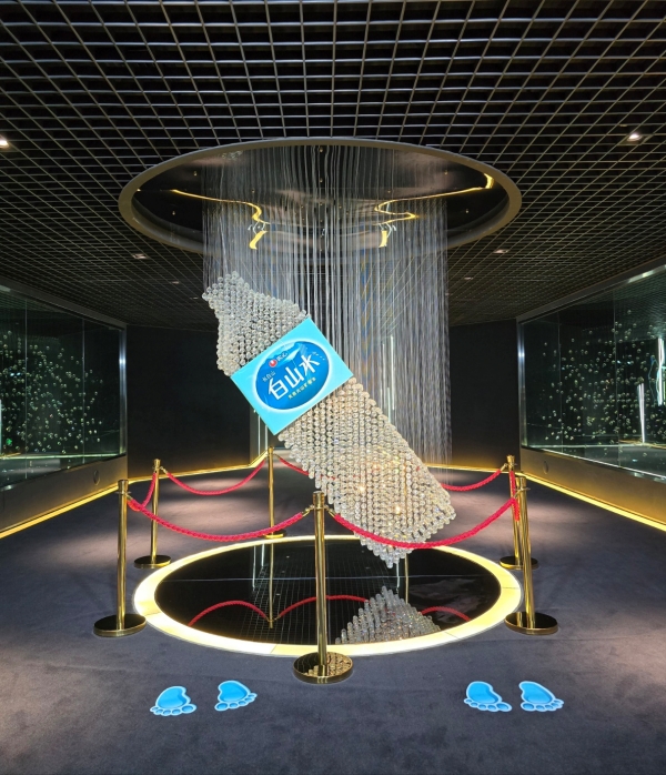 ▲ 연변농심 백산수 공장 견학로에 진열된 모형ⓒ최신혜 기자