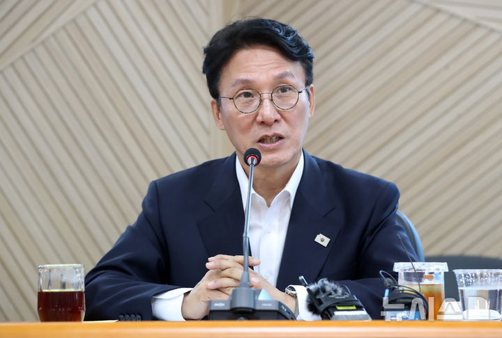 ▲ 김민석 국무총리 후보가 20일 대구 수성구 대구디지털혁신진흥원에서 열린 AX 연구거점 조성을 위한 경청 간담회에서 인사말을 하고 있다. ⓒ뉴시스