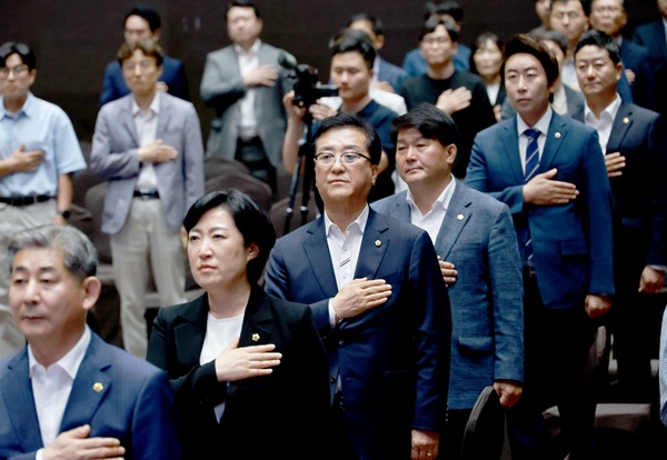 ▲ 조원휘 대전시의장이 지난 19일 전남 여수 소노캄호텔에서 열린 ‘2025년 시도의회의장협의회 제4차 임시회’에 참석했다.ⓒ대전시의회