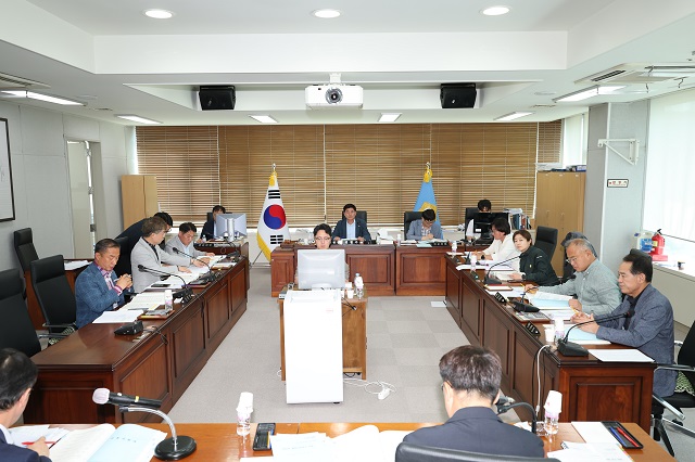 ▲ 건설도시위원회가 행정사무감사를 진행하고 있다.ⓒ포항시의회