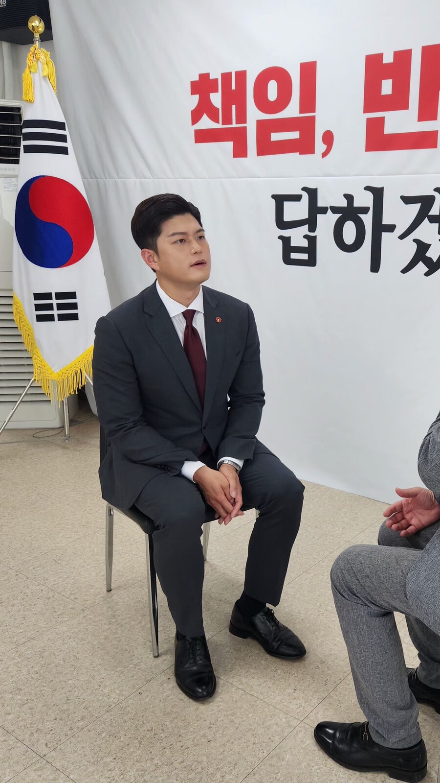 ▲ 김용태 국민의힘 비상대책위원장이 21일 국힘 제주특별자치도당 브리핑실에서 기자와의 인터뷰에 임하고 있다.ⓒ국민의힘 제주특별자치도당 제공