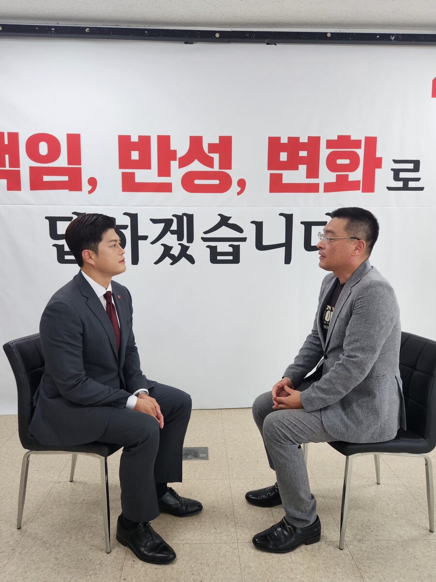 ▲ 김용태 국민의힘 비상대책위원장이 21일 국힘 제주특별자치도당 브리핑실에서 기자와의 인터뷰에 임하고 있다.ⓒ국민의힘 제주특별자치도당 제공