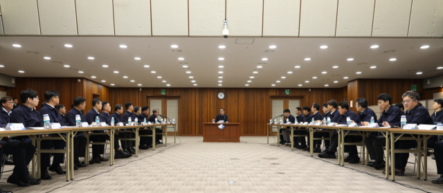 ▲ 노동진 수협중앙회 회장이 20일 수협중앙회 본사에서 특별점검회의를 주재하고 있다./수협중앙회 제공