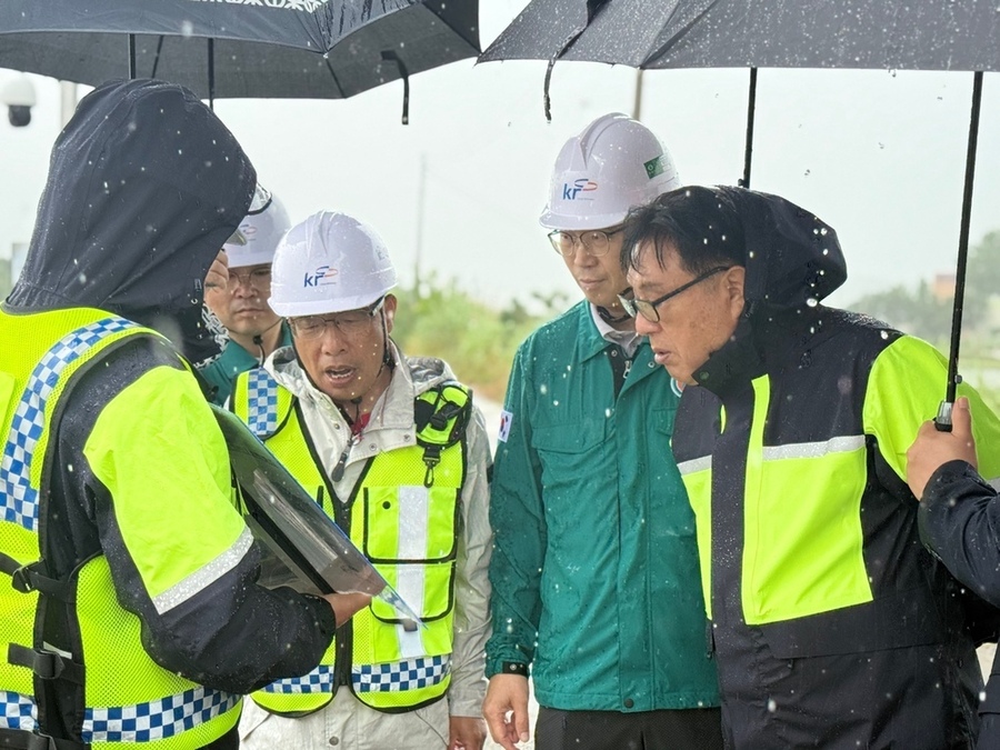 ▲ 농어촌公 이광래 상임감사, 호우취약 월야취입보시공 현장 점검 ⓒ한국농어촌공사 전남지역본부 제공