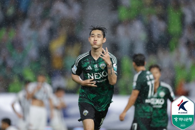 ▲ 서울과 1-1 무승부를 거둔 전북은 16경기 연속 무패 행진을 이어갔다.ⓒ한국프로축구연맹 제공