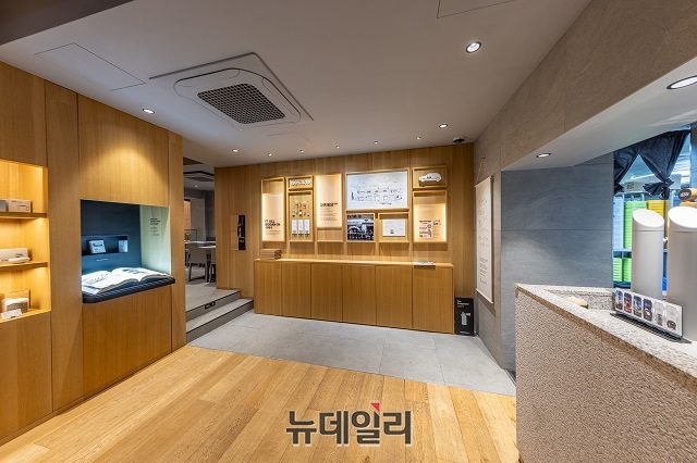 ▲ 1호점 내부 입구 모습ⓒ교촌에프앤비