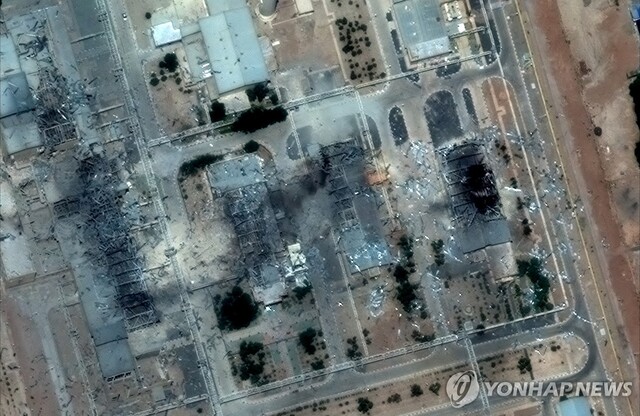 ▲ 21일(현지시각) 미군의 공습 이후 촬영한 이란 이스파한 핵시설 위성사진. 출처=로이터ⓒ연합뉴스