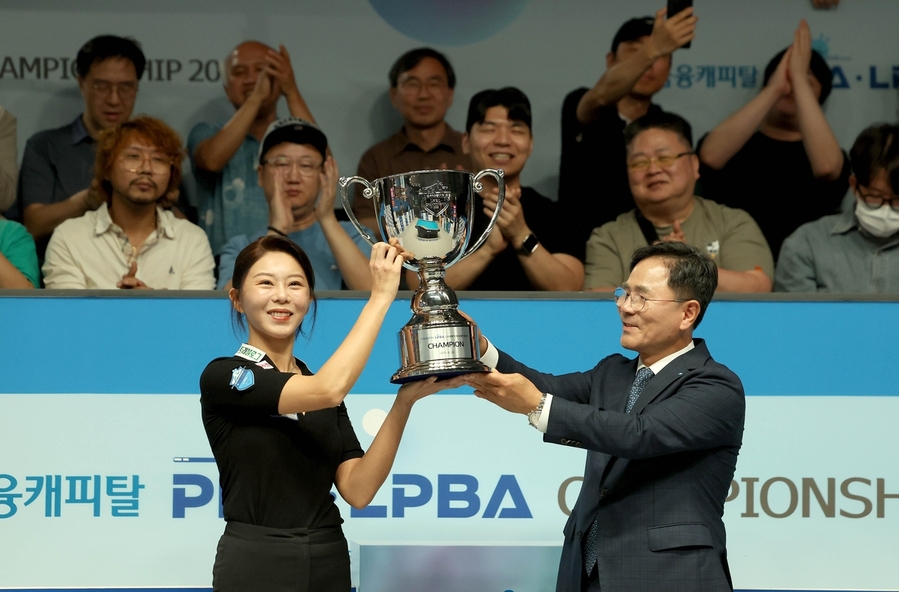 ▲ 당구 여제 김가영이 '우리금융캐피탈 PBA-LPBA 챔피언십 2025' LPBA 결승전에서 차유람을 완파하고 우승을 차지했다.ⓒPBA 제공