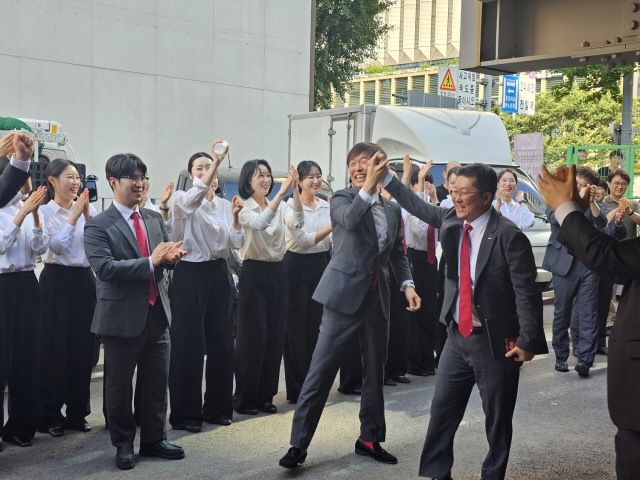 ▲ 지난 22일 HDC현대산업개발이 서울 용산정비창 전면1구역 시공사 선정 총회에서 시공사로 최종 선정됐다.ⓒHDC현산