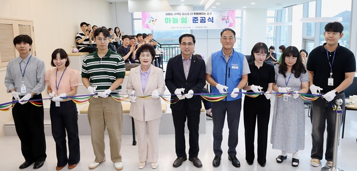 ▲ 동구청은 지난 20일 청사 12층에 조성한 복합 휴게공간 ‘하늘 쉼’을 준공과 함께 구민에게 개방했다.ⓒ동구