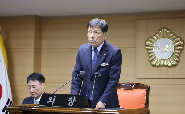 ▲ 김영춘 의장은 “행정사무 감사는 군민 세금이 투명하게 쓰이도록 감시하는 등 군민 신뢰 회복에 힘쓰겠다”고 밝혔다.ⓒ부여군의회