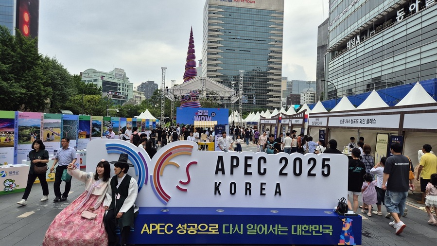 ▲ 경상북도가 6월 20일부터 22일까지 서울 청계광장에서 개최한 ‘2025 경북 K-투어 페스티벌 in 서울–경북 WOW(와) 보이소!’가 5만 명 이상의 서울시민과 국내외 관광객들이 현장을 다녀가는 큰 성공을 거두고 성황리에 막을 내렸다.ⓒ경북도