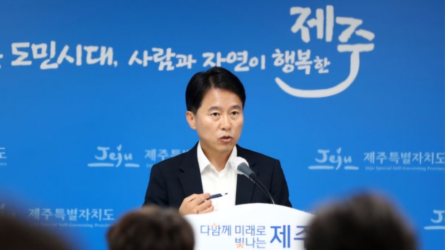 ▲ 조상범 제주특별자치도 안전건강실장이 23일 오전 제주특별자치도청 기자실에서 ‘제주형 건강주치의’ 시범실시에 대해 설명하고 있다. ⓒ제주특별자치도 제공