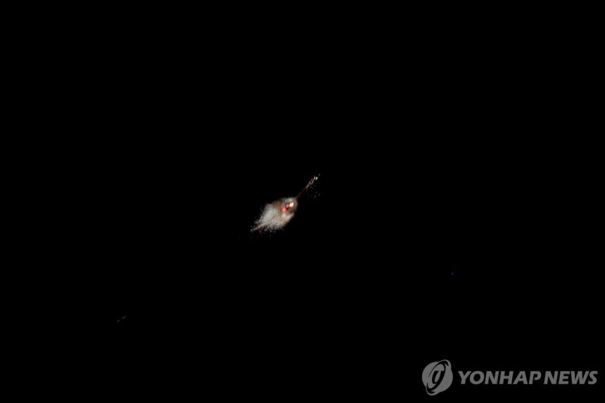 ▲ 카타르 상공에서 요격되는 이란 미사일. /로이터 연합뉴스