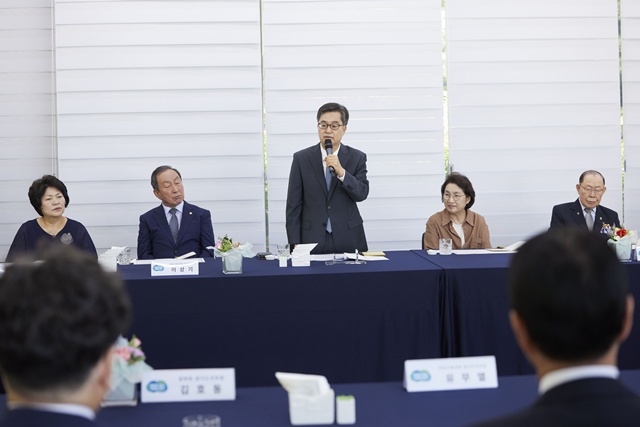 ▲ 김동연 경기도지사가 23일 오후 도담소에서 열린 경기도 보훈단체장 오찬 간담회에서 인사말을 하고 있다. ⓒ경기도 제공