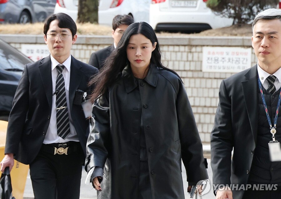 ▲ 서울중앙지법 항소심 재판에 출석하는 조국 조국혁신당 전 대표의 딸 조민 씨.ⓒ연합뉴스