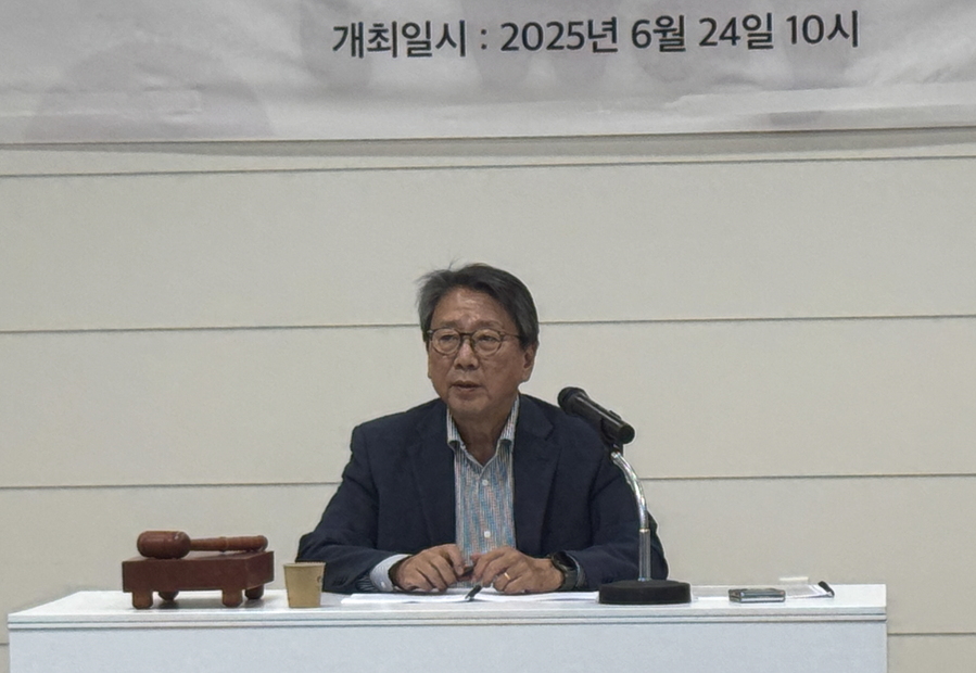 ▲ 정홍근 대표가 이날 임시 주총 의장을 마지막으로 10년간의 대표 임기를 마쳤다. ⓒ김재홍 기자