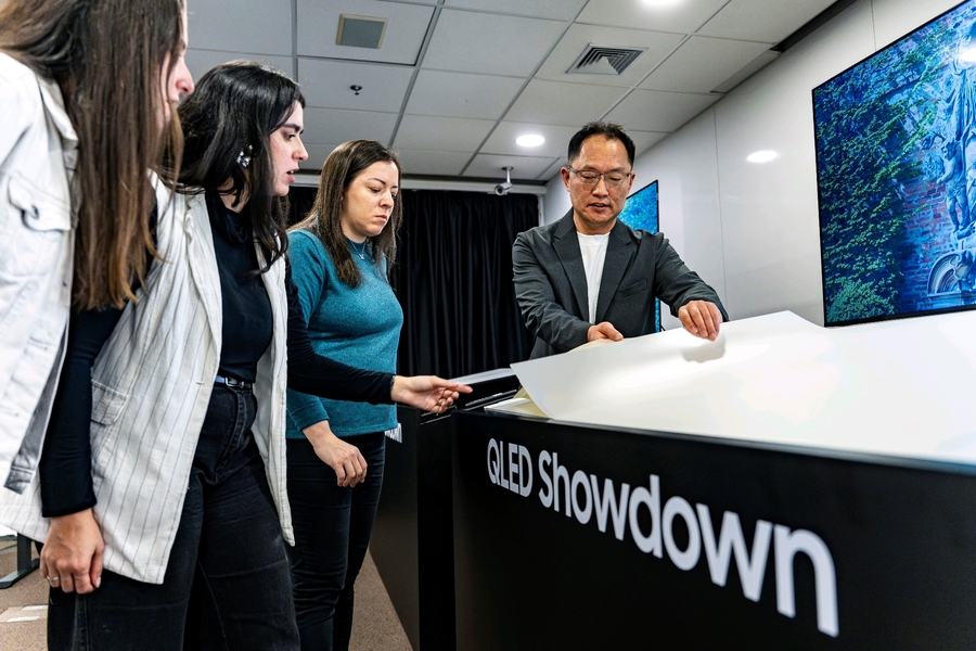 ▲ 브라질 상파울루 '2025 중남미 VD 세미나'에서 참석자들이 Real QD 강점 전시를 살펴보고 있다.ⓒ삼성전자