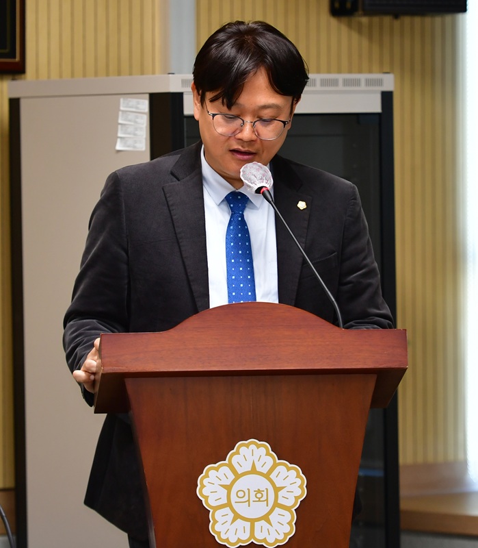 ▲ 청주시 박승찬 의원이 24일 제95회 제1차 정례회 제1차 경제문화위원회 의안 심사에서 발언을 하고 있다.ⓒ청주시의회