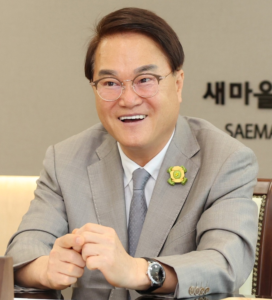 ▲ 올해 취임 3주년을 맞은 김하수 군수는 “변화와 혁신을 새로운 기회로 삼아, 오늘보다 더 나은 청도를 만들겠다”며 지금까지의 성과와 앞으로의 청사진을 군민 앞에 밝혔다.ⓒ청도군