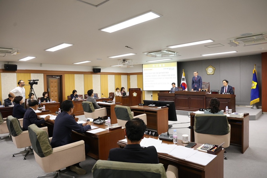 ▲ 청도군의회(의장 전종율)는 6월 11일부터 24일까지 14일 동안 제1차 정례회를 개회하여 2024회계연도 세입·세출 결산안을 승인하고, 2025년도 행정사무감사를 진행했다.ⓒ청도군의회