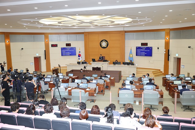 ▲ 포항시의회는 24일 오전 제324회 제1차 정례회 제2차 본회의를 열고 ‘시정에 관한 질문’을 진행했다.ⓒ포항시의회