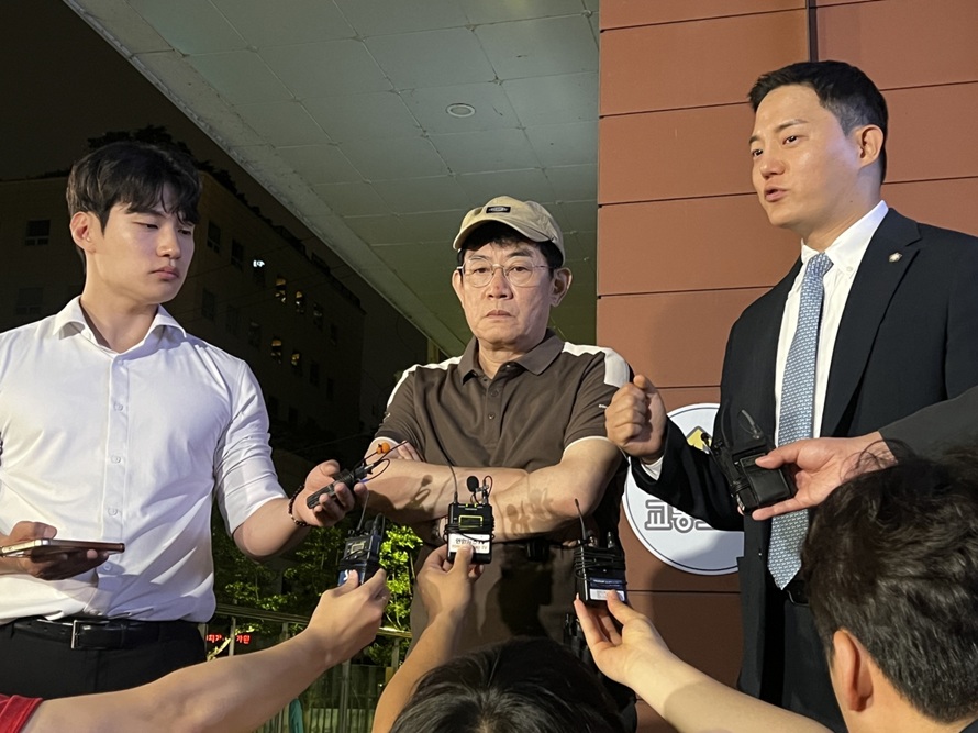 ▲ 24일 오후 서울 강남경찰서에서 조사를 받고 나온 개그맨 이경규. ⓒ연합뉴스