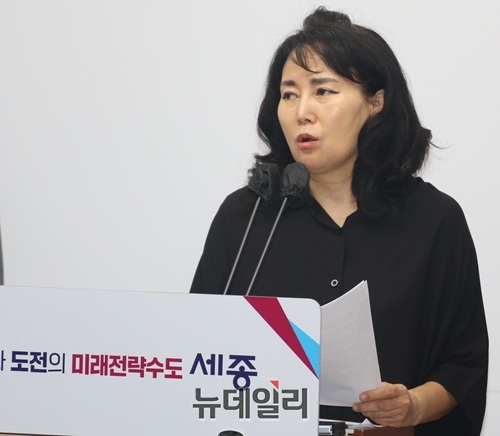 ▲ 세종시 빛축제 시민추진단이 25일 오전 세종시청 정음실에서 빛축제 예산 삭감에 대해 긴급 기자회견을 하고 있다.ⓒ이길표 기자