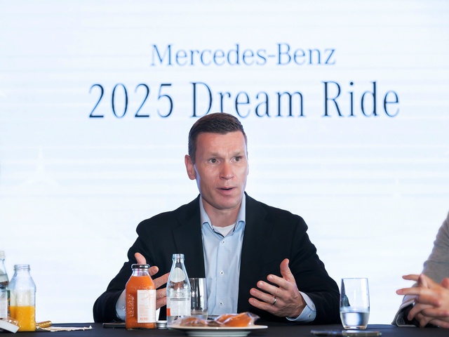 ▲ 마티아스 바이틀 메르세데스-벤츠코리아 사장이 24일 열린 '2025 드림 라이드 in 제주' 행사에서 라운드테이블을 진행하고 있다. ⓒ벤츠코리아