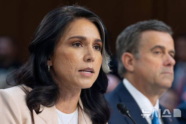 ▲ 털시 개버드(사진 왼쪽) 미국 국가정보국(DNI) 국장. 출처=APⓒ뉴시스