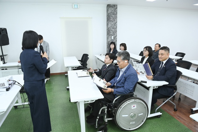 ▲ 화성특례시의회 문화복지위원회, 화성문화원 동탄교육관 점검ⓒ화성시의회 제공