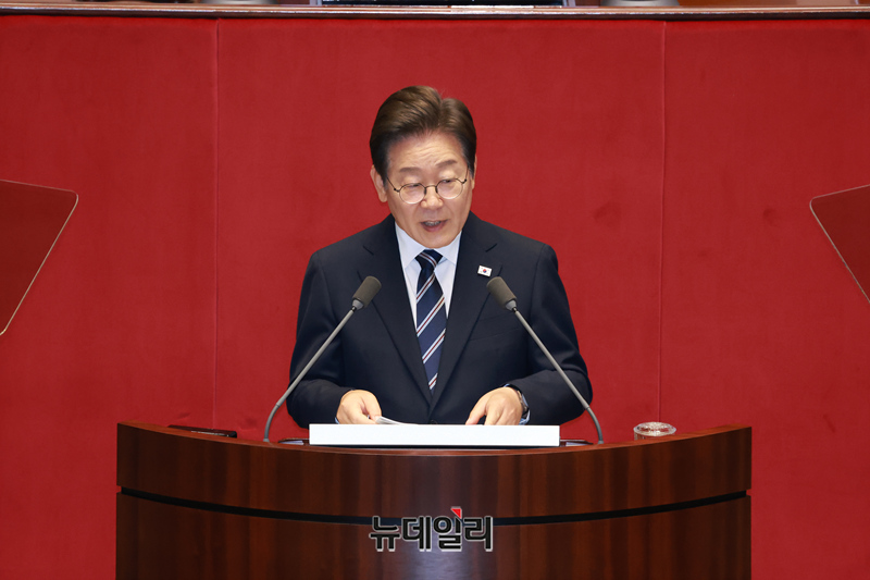 [포토] 국회 첫 시정연설하는 <b>이재명</b> 대통령(전문)