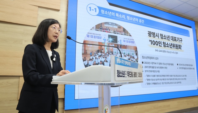▲ 황희민 광명시 평생학습사업본부장이 26일 오전 시청 중회의실에서 ‘청소년은 두드림, 광명은 다드림’을 주제로 정책브리핑을 하고 있다. ⓒ광명시 제공