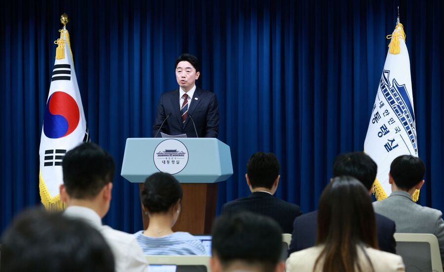 ▲ 강훈식 비서실장이 26일 서울 용산 대통령실 브리핑룸에서 인선 관련 브리핑을 하고 있다. ⓒ뉴시스