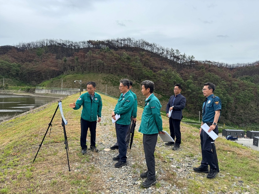 ▲ 경상북도는 본격적인 장마와 태풍 시기를 앞두고 도내 수리시설에 대한 자체 점검 및 합동점검(4월 1일~4월 25일)을 진행했고, 산불 피해지역 중 산사태로 인해 2차 피해가 우려되는 시설과 재해복구사업장 등에 대해서 추가 현장 점검을 했다.ⓒ경북도