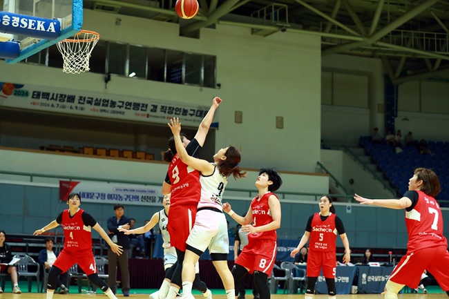 ▲ 한국실업농구연맹이 주최하는 '2025년 태백시장배 전국실업농구연맹전 겸 동호회 농구대회'가 27일부터 29일까지 3일 간 고원체육관에서 개최된다. ⓒ태백시