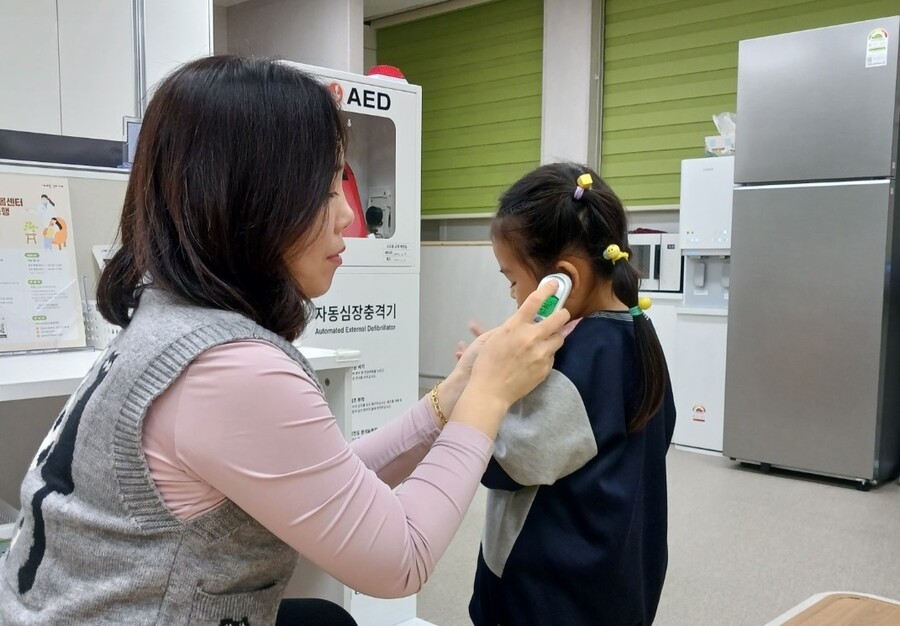 ▲ 경북도는 맞벌이·다자녀 가정을 지원하고 돌봄 공백을 해소하기 위해 ‘아픈아이 긴급돌봄서비스’를 올해 총 12개 시군으로 확대 운영한다.ⓒ경북도
