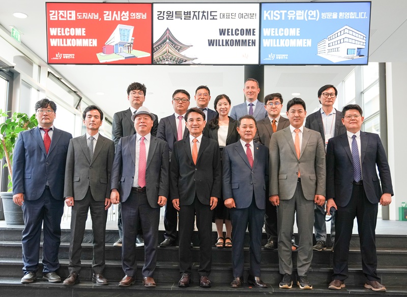 ▲ 김진태 도지사와 김시성 강원도의회 의장 등으로 구성된 방문단이 한국과학기술연구원(KIST) 유럽연구소를 방문해 공동연구 등 실질적인 협력 방안을 논의했다. ⓒ강원특별자치도