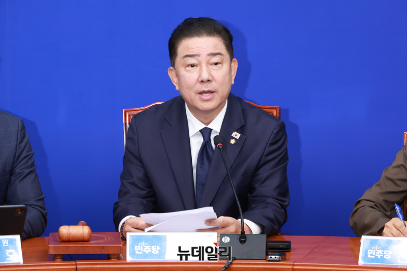 ▲ 김병기 더불어민주당 당대표 직무대행 겸 원내대표가 27일 오전 국회에서 열린 최고위원회의에서 발언을 하고 있다.ⓒ이종현 기자