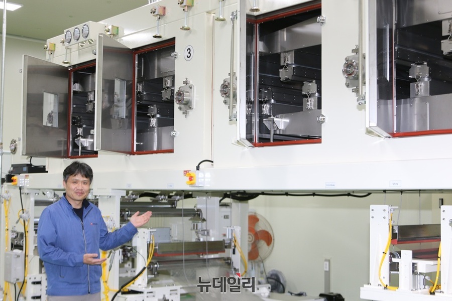 ▲ 지우텍 최민형 대표가 제작한 설비에 대한 설명을 하고 있다.ⓒ이길표 기자