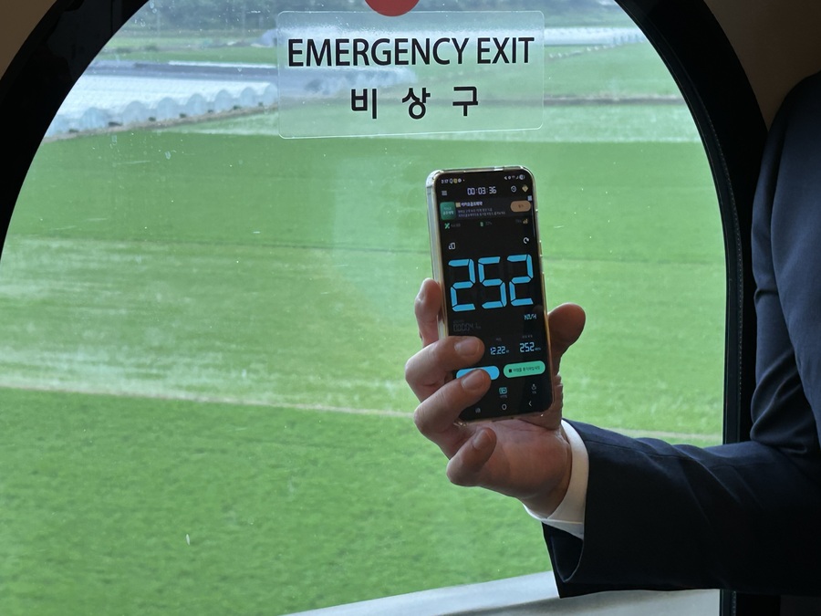 ▲ 열차가 시속 252km/h를 돌파하는 모습 ⓒ이보현 기자