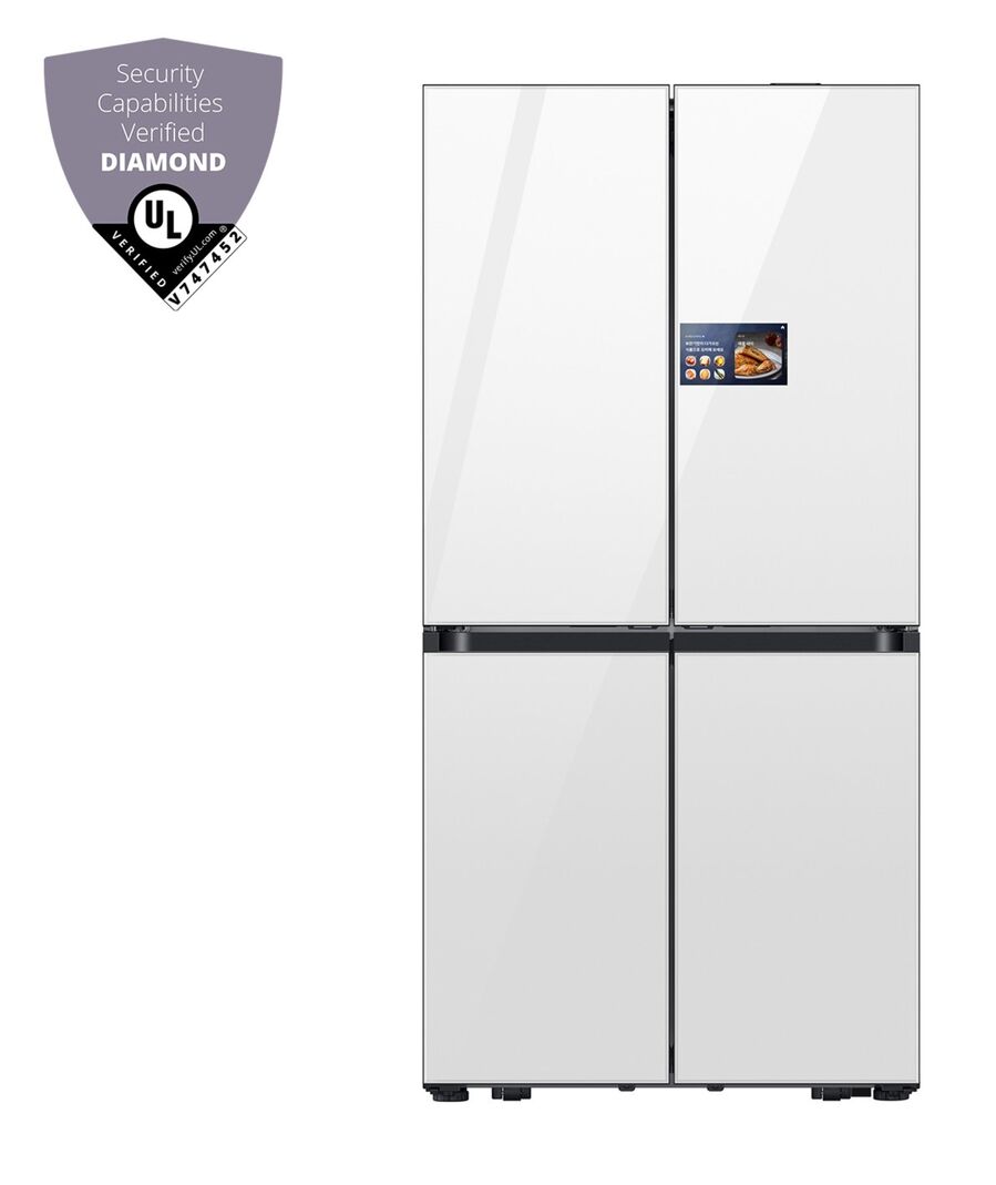 ▲ 삼성전자 '비스포크 AI 하이브리드 냉장고' 제품 이미지와 'UL 솔루션즈(UL Solutions)'가 주관하는 사물인터넷 보안 평가 '다이아몬드' 등급 이미지ⓒ삼성전자