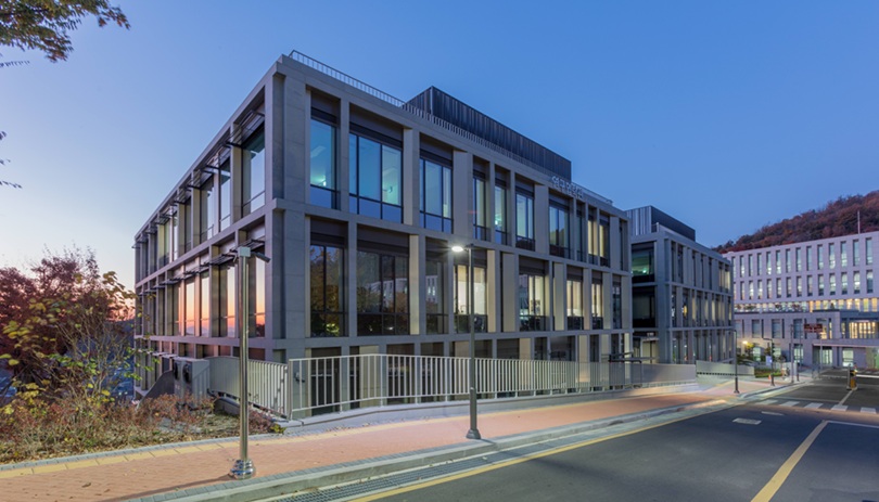 ▲ IBS 양자나노과학연구단이 입주해 있는 이화여대 연구협력관.ⓒ이화여대