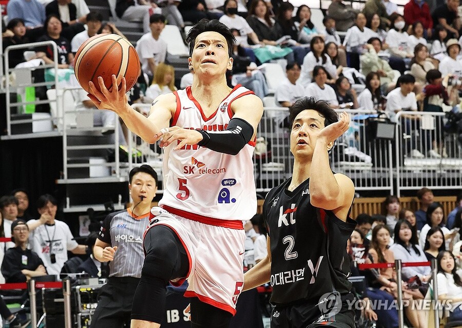 ▲ 허훈과 김선형이 프로농구 연봉킹에 등극했다.ⓒ연합뉴스 제공