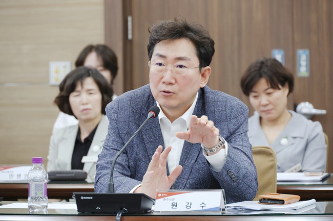 ▲ 원주시가 주요 현안에 대한 해법을 찾고 속도감 있게 추진하기 위해 지난 30일 지역 도의원들을 초청해 간담회를 열었다. ⓒ원주시