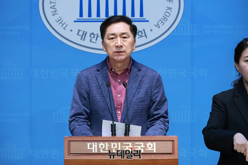 ▲ 김기현 국민의힘 의원이 지난 3월 28일 소통관에서 당시 이재명 더불어민주당 대표 2심 무죄판결 관련 기자회견을 하고 있다. ⓒ이종현 기자