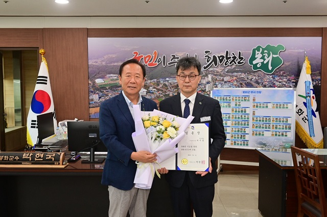 ▲ 왼족부터 박현국 군수, 박시홍 신임 부군수.ⓒ봉화군