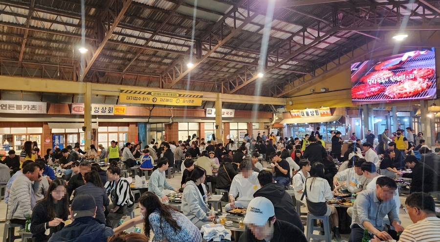 ▲ 전국 누적 방문객 870만 명을 기록하 예산시장.ⓒ예산군